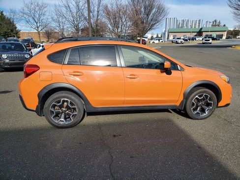 Used 2014 Subaru Crosstrek 2.0i Premium w/ Moonroof Package image 9
