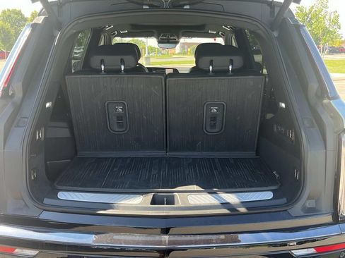 Used 2026 Cadillac Vistiq Sport w/ LPO, Floor Liner Package AWD/4WD image 11