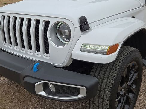 Used 2023 Jeep Wrangler Unlimited Sahara image 10