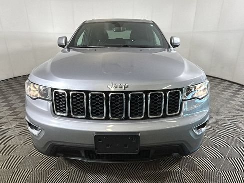 Used 2019 Jeep Grand Cherokee Laredo w/ 18" Wheel & 8.4" Radio Group AWD/4WD image 9