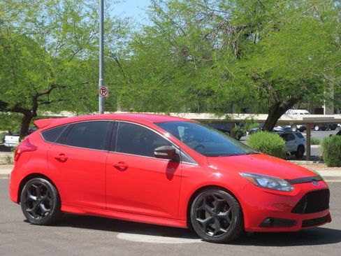 Used 2013 Ford Focus ST FWD image 4