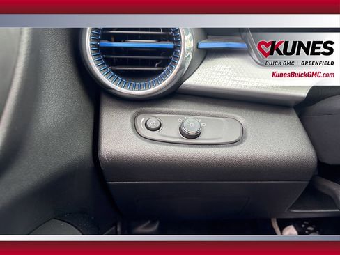 Used 2024 Chevrolet Trax LT w/ Driver Confidence Package image 22