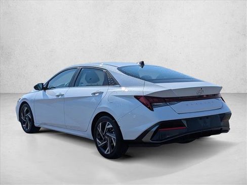 Used 2025 Hyundai Elantra SEL image 7
