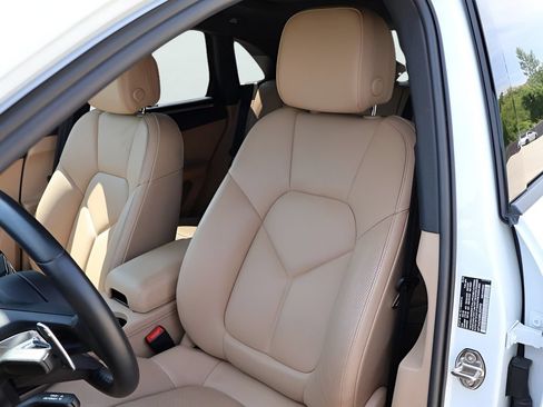Used 2024 Porsche Macan w/ Premium Plus Package AWD/4WD image 5