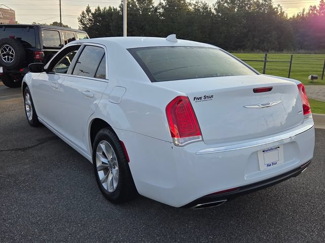 Used 2023 Chrysler 300 Touring RWD image 9