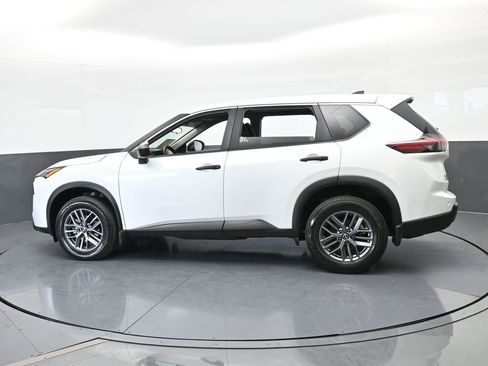 Used 2024 Nissan Rogue S image 3