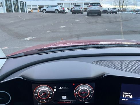 Used 2025 Hyundai Elantra SEL image 34