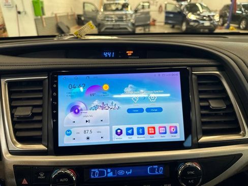Used 2019 Toyota Highlander Limited Platinum w/ Carpet Mat Package (TMS) AWD/4WD image 18