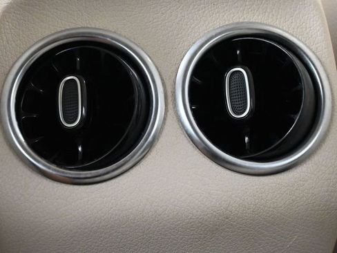 Used 2020 Mercedes-Benz GLB 250 w/ Premium Package image 10