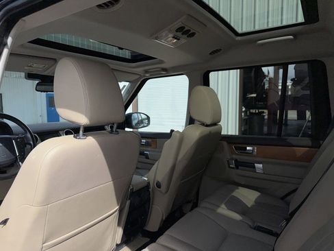 Used 2015 Land Rover LR4 HSE AWD/4WD image 18