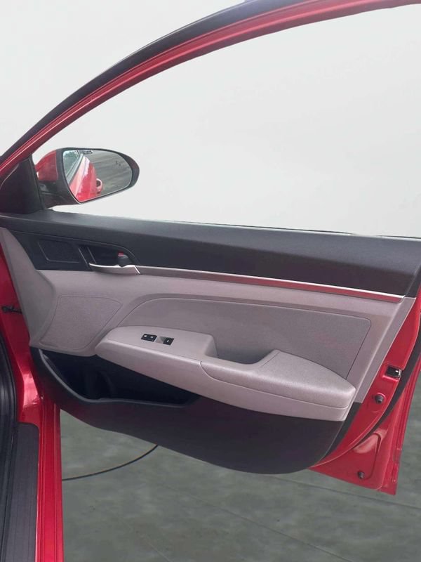 Used 2020 Hyundai Elantra SEL FWD image 11