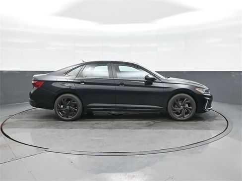 New 2026 Volkswagen Jetta SE image 8