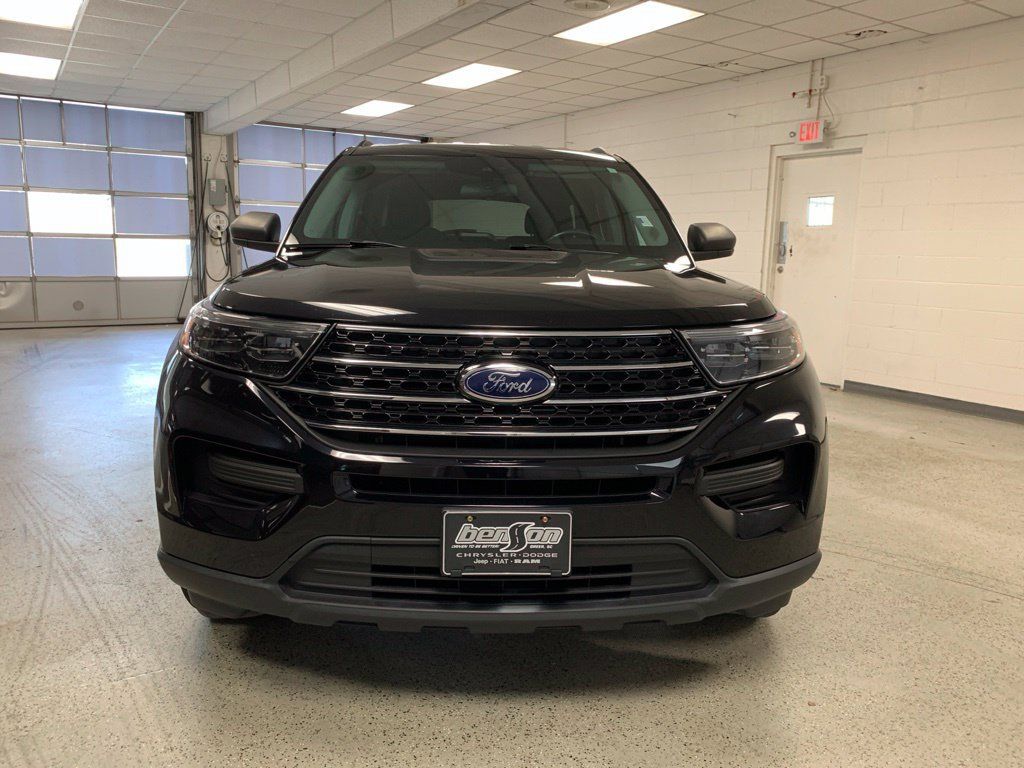 Used 2021 Ford Explorer XLT w/ Class III Trailer Tow Package AWD/4WD image 2
