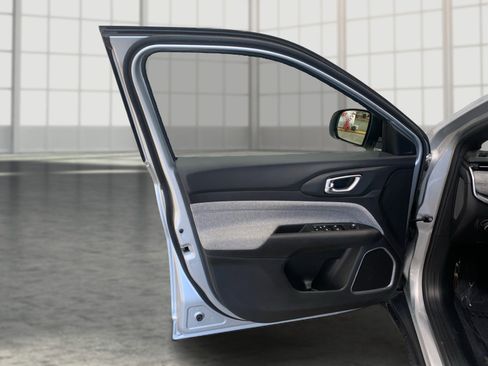 New 2026 Jeep Compass Latitude AWD/4WD image 18