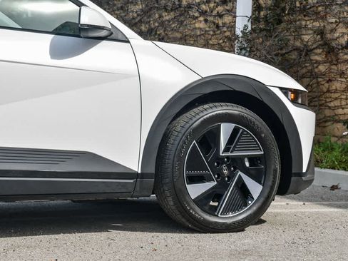Used 2025 Hyundai Ioniq 5 SEL image 11