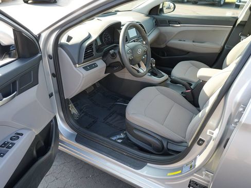 Used 2020 Hyundai Elantra SE FWD image 13