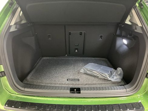 New 2026 Volkswagen Taos SE image 17