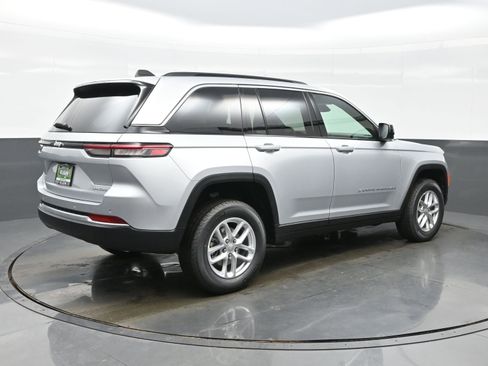 New 2026 Jeep Grand Cherokee Laredo image 6