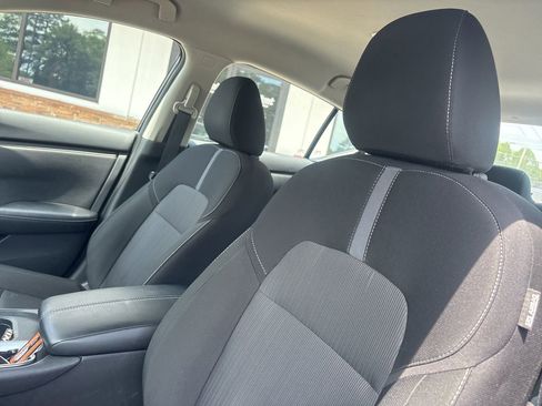 Used 2025 Nissan Sentra SV FWD image 3