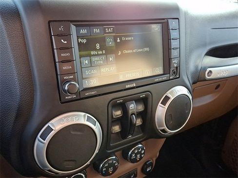 Used 2017 Jeep Wrangler Unlimited Sahara w/ Connectivity Group image 17