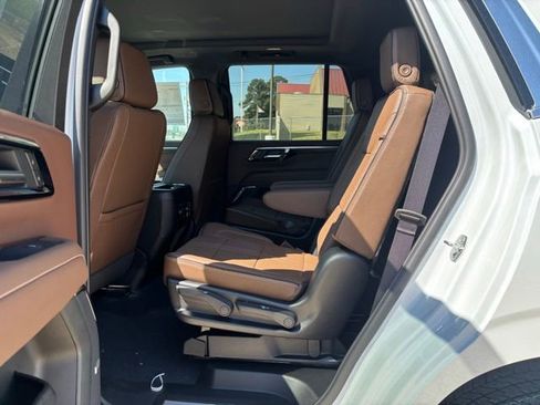 New 2026 Chevrolet Tahoe High Country AWD/4WD image 12