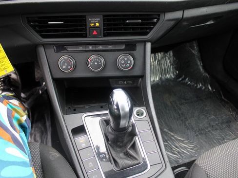 Used 2021 Volkswagen Jetta S image 16