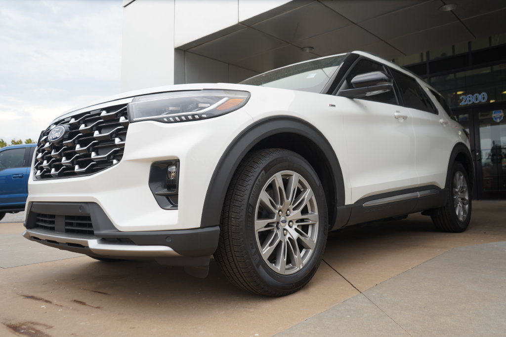 New 2027 Ford Explorer Platinum RWD image 5