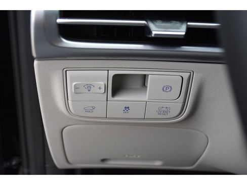 New 2025 Hyundai Tucson Limited image 23