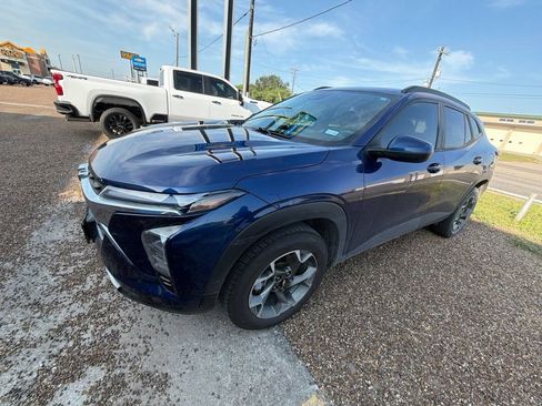 Used 2024 Chevrolet Trax LT FWD image 2