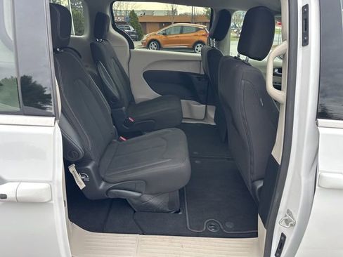 Used 2023 Chrysler Voyager LX FWD image 16