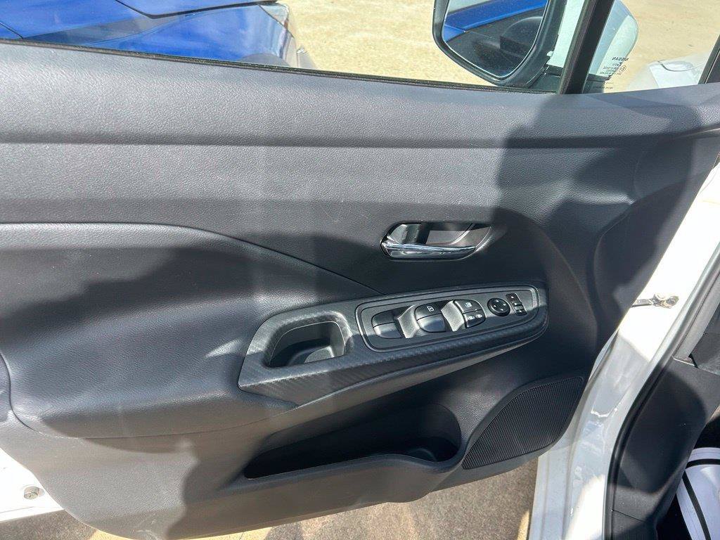 Used 2025 Nissan Versa SV FWD image 9