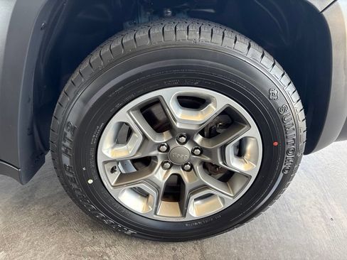 Used 2019 Jeep Cherokee Trailhawk w/ Cold Weather Group AWD/4WD image 42