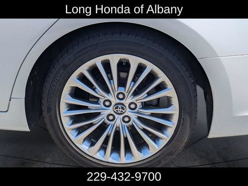 Used 2019 Toyota Avalon Limited FWD image 10