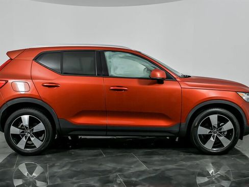 Used 2019 Volvo XC40 T4 Momentum image 13
