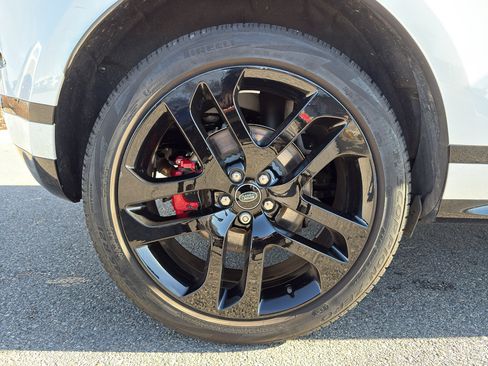 Used 2022 Land Rover Range Rover Evoque R-Dynamic SE image 9