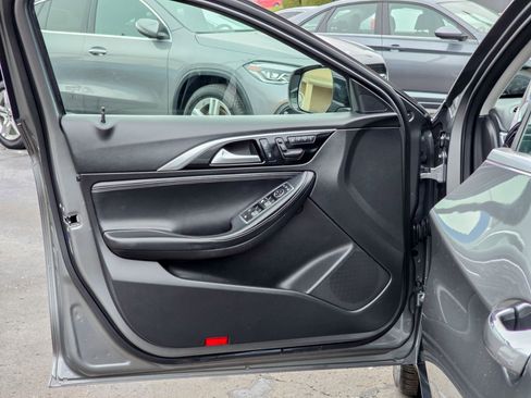 Used 2019 INFINITI QX30 image 30