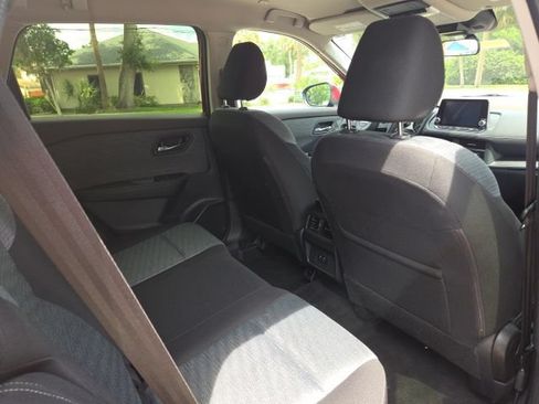 Certified 2023 Nissan Rogue SV FWD image 12