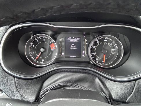 Used 2021 Jeep Cherokee Latitude Plus AWD/4WD image 16