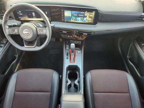 Used 2025 Nissan Kicks SR FWD image 25