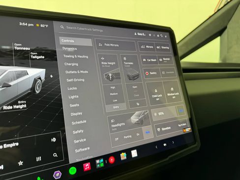 Used 2025 Tesla Cybertruck AWD Crew Cab image 18