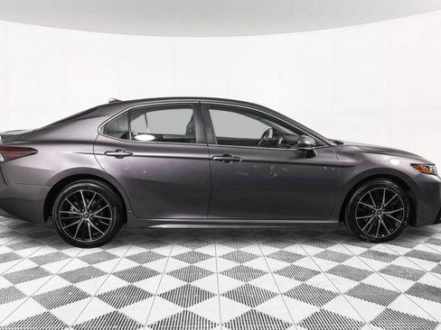 Used 2022 Toyota Camry SE FWD image 12