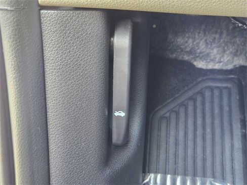 New 2026 Kia Carnival EX image 17