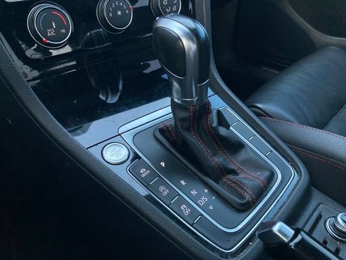 Used 2019 Volkswagen GTI SE FWD image 24