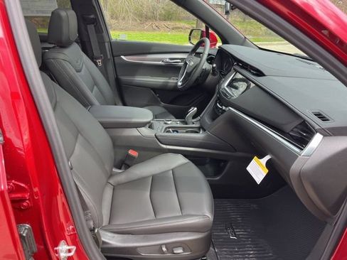 New 2025 Cadillac XT6 Luxury image 34