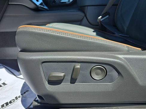 New 2026 GMC Yukon XL AT4 image 32