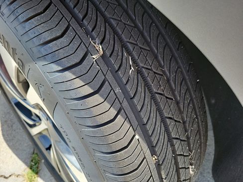 Used 2023 Buick Envision Essence image 26