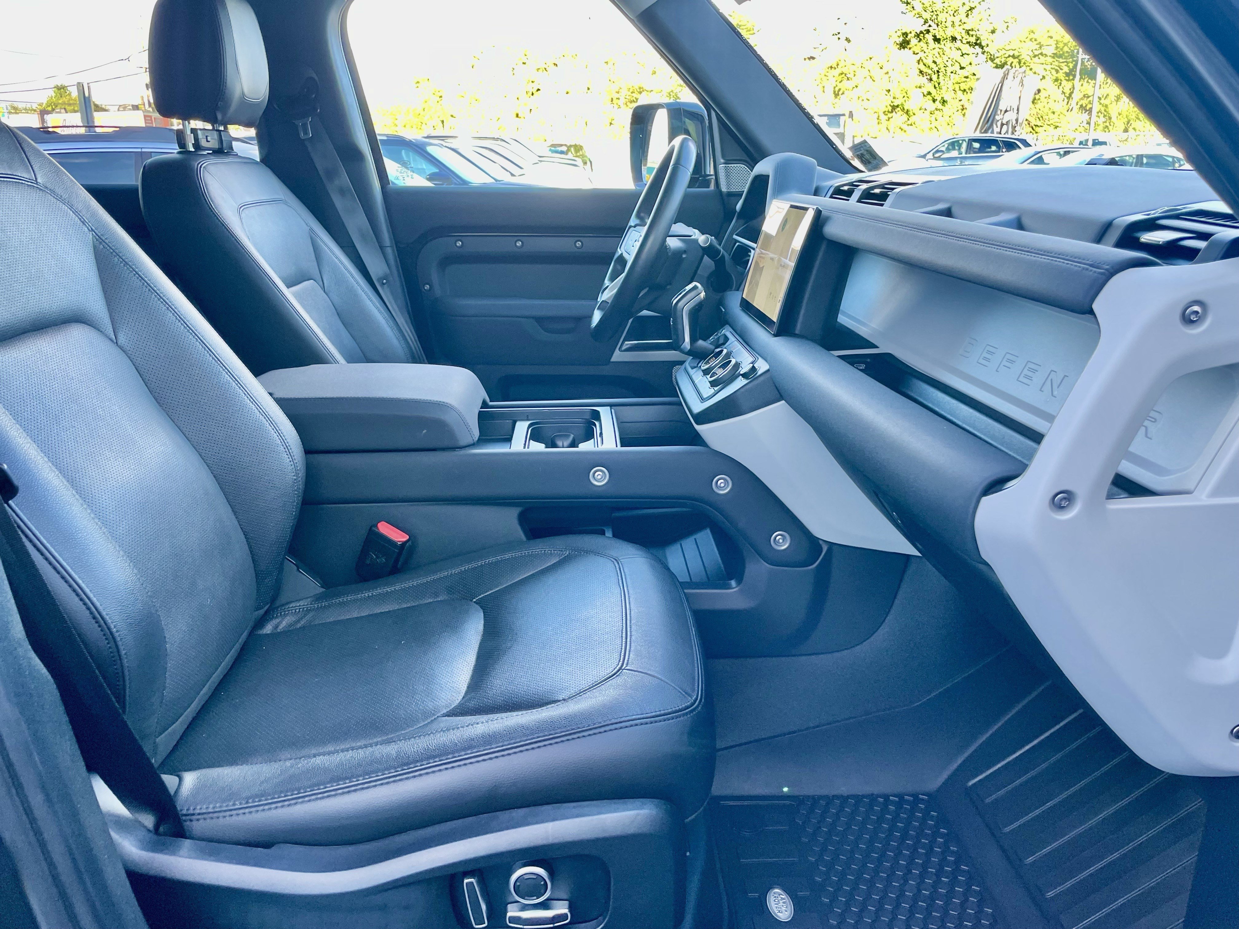 Used 2023 Land Rover Defender 130 SE AWD/4WD image 15