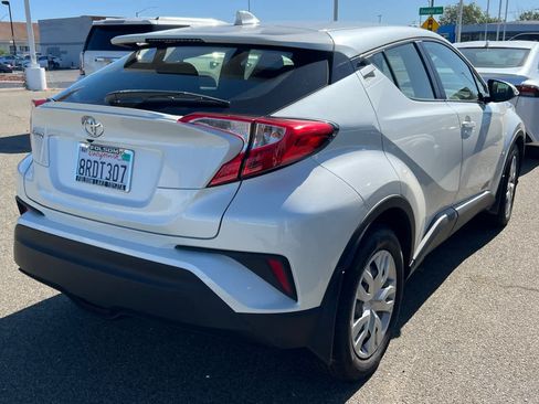 Used 2020 Toyota C-HR LE FWD image 4