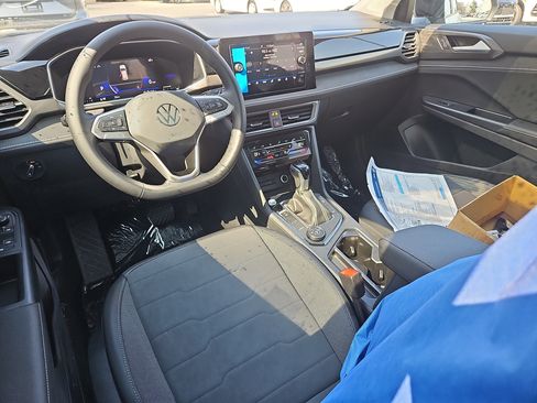 New 2026 Volkswagen Taos SE image 6
