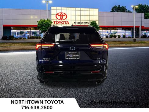 Used 2022 Toyota RAV4 SE image 26